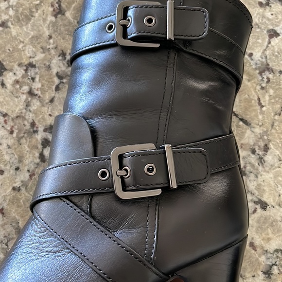 Pour la Victorie Black Leather Heeled Boots - Picture 3 of 7